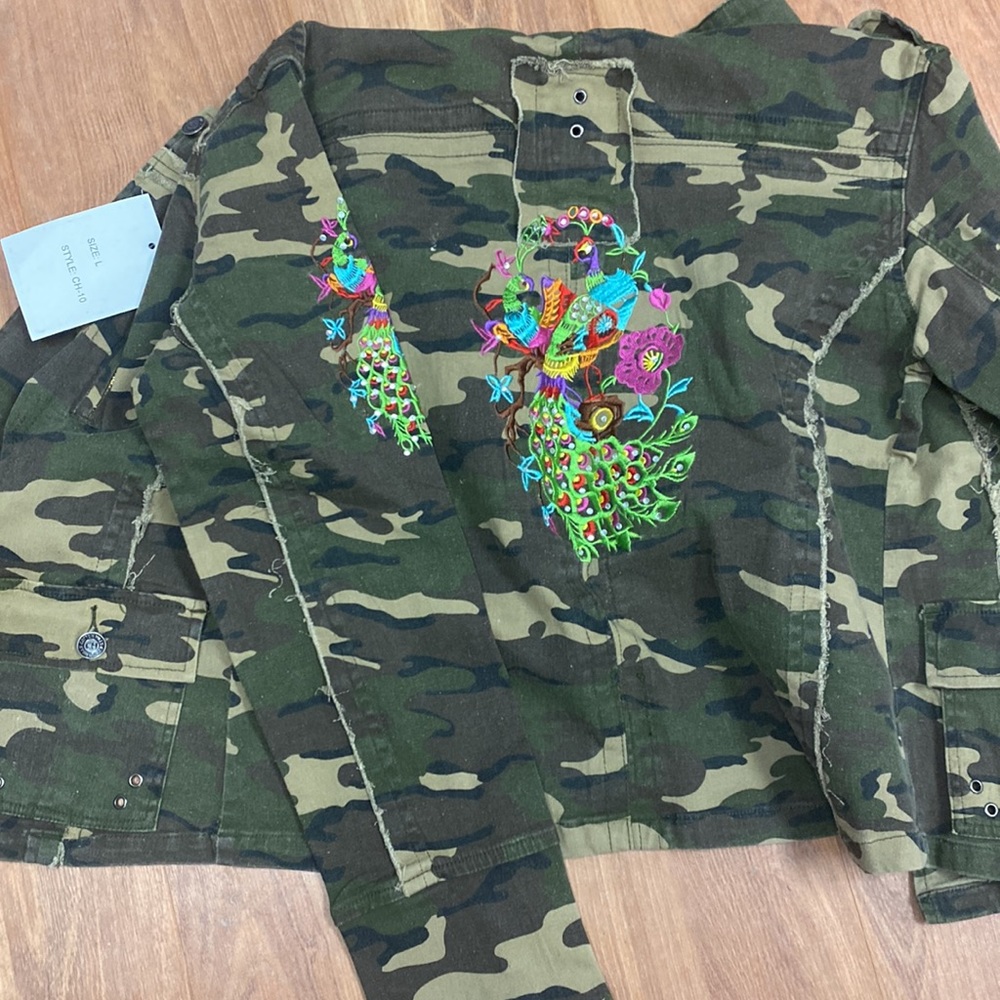 NWT Camouflage Jacket w/Embroidered. Two Designs available both in Sz L